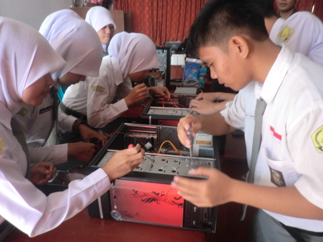 SMKS KIHAJAR DEWANTARA