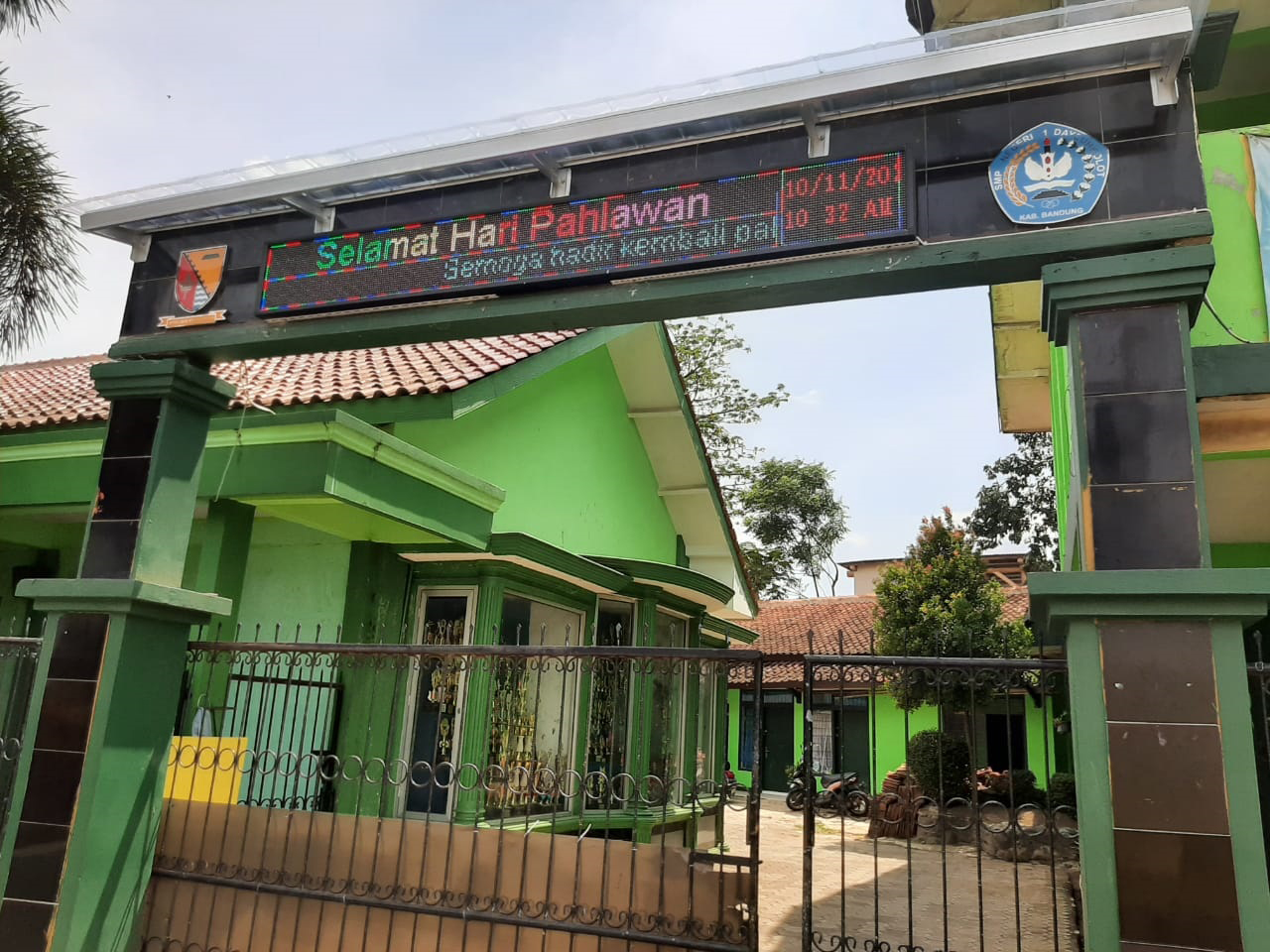 SMPN 1 DAYEUHKOLOT