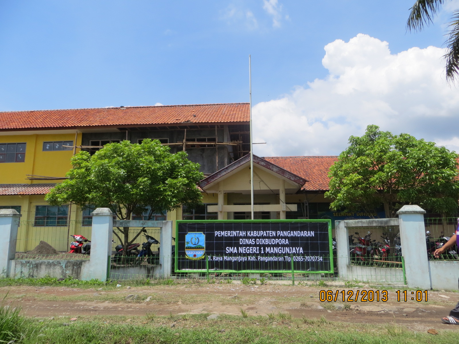 SMAN 1 MANGUNJAYA