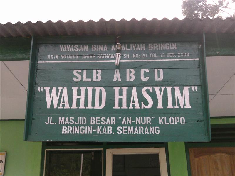 Kegiatan Belajar di SLB Wahid Hasyim