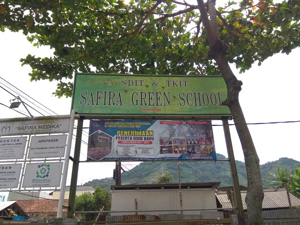 SDIT Safira Green School