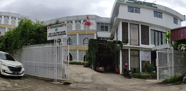 SMP IT AL-MULTAZAM