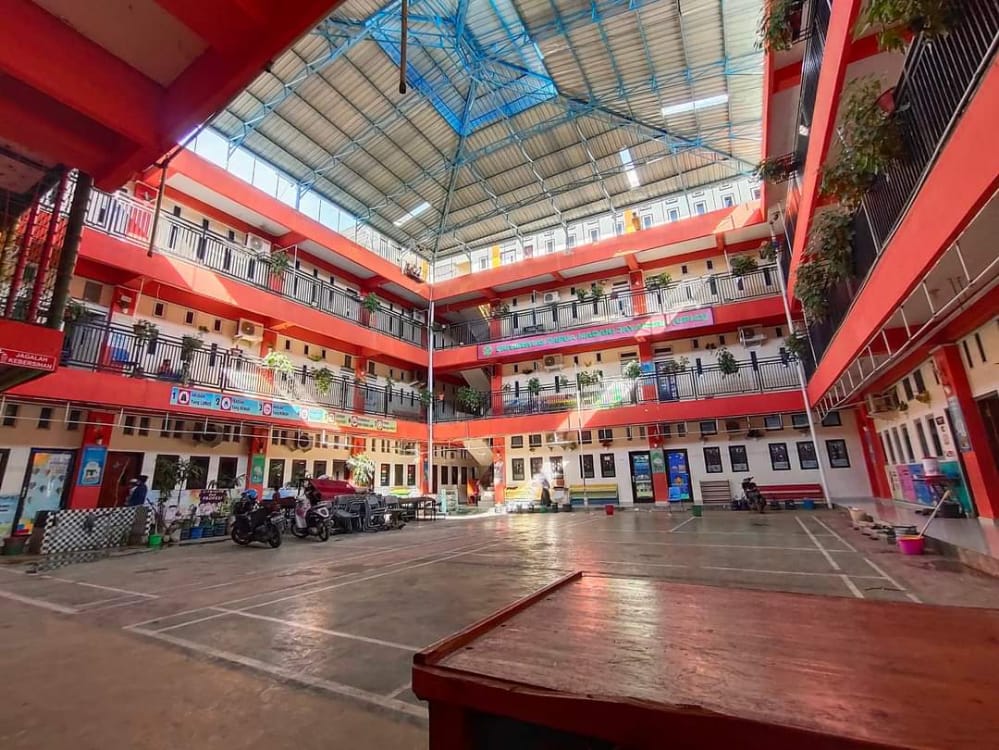 SMA ISLAM TERPADU (SMA IT) QURROTA AYUN ABEPURA