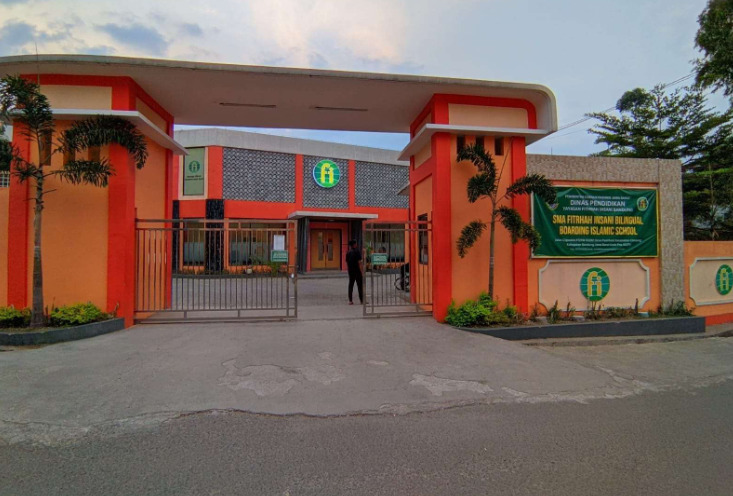 SMA FITHRAH INSANI BILINGUAL BOARDING ISLAMIC SCHOOL