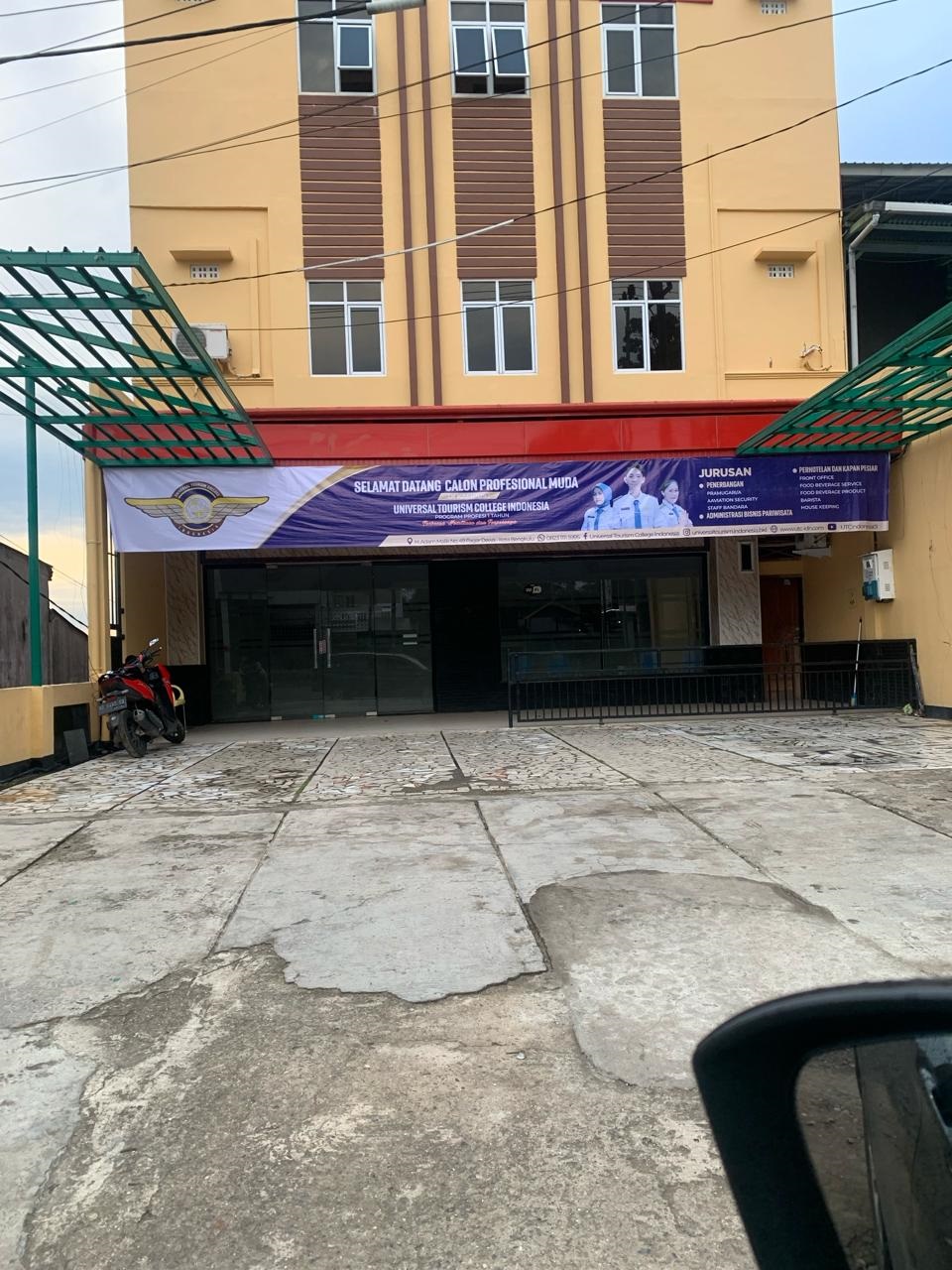 Lkp Universal Tourism College